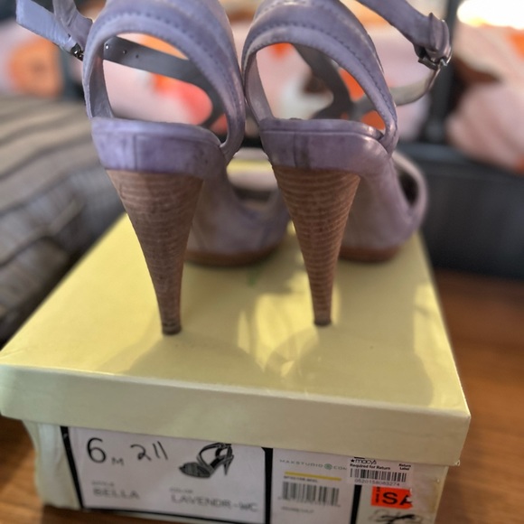 MaxStudio Bella Size 6M Leather Sandal in Lavender - Picture 14 of 16